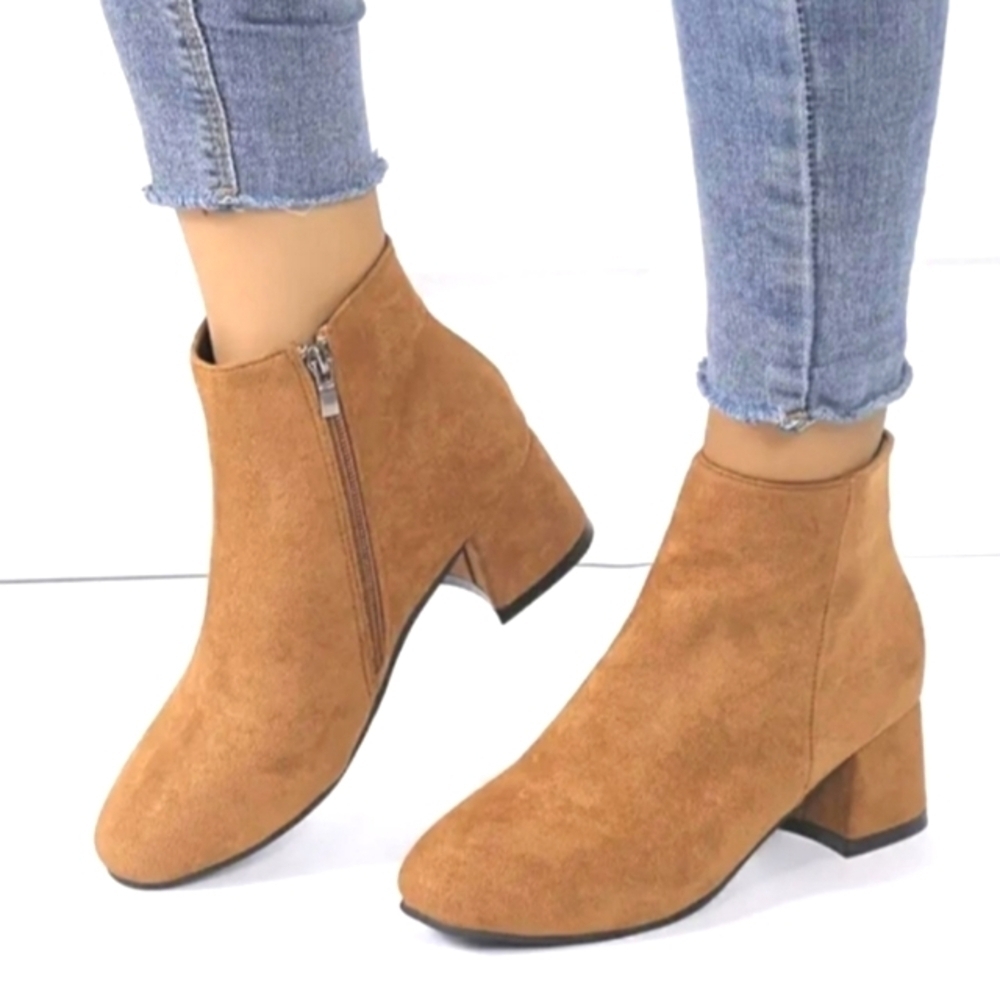 Ladies Super cute round toe block heel boot sz 11